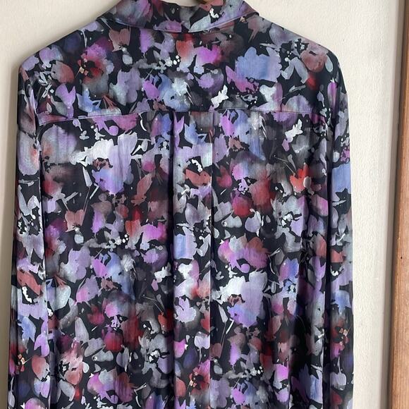 Bella Dahl Full Button Down Hipster Blouse in Evening Floral - Picture 9 of 16